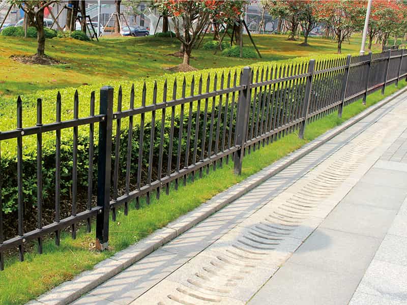 草坪護(hu)欄(lan)